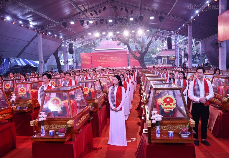 731-hai-cot-liet-si-cau-sieu-cho-anh-linh-731-liet-si-truoc-gio-truy-dieu-an-tang_nguoiphattu_com 4.jpg